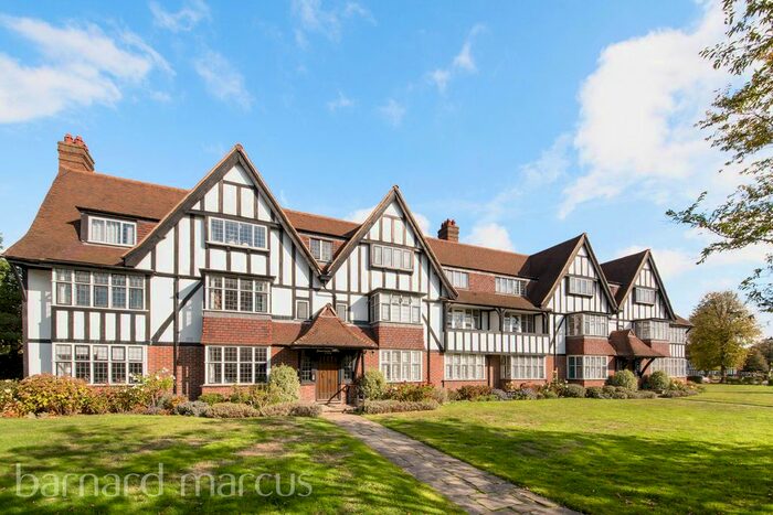 3 Bedroom Flat To Rent In Queens Drive, London, W3