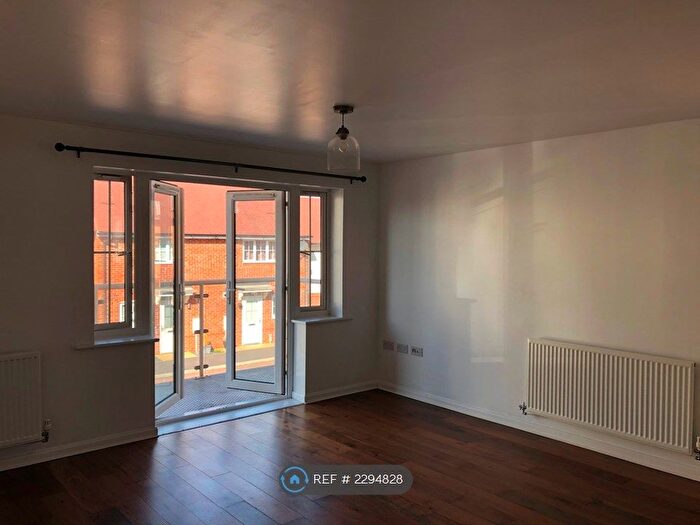 2 Bedroom Flat To Rent In Laurence Rise, Dartford, DA2