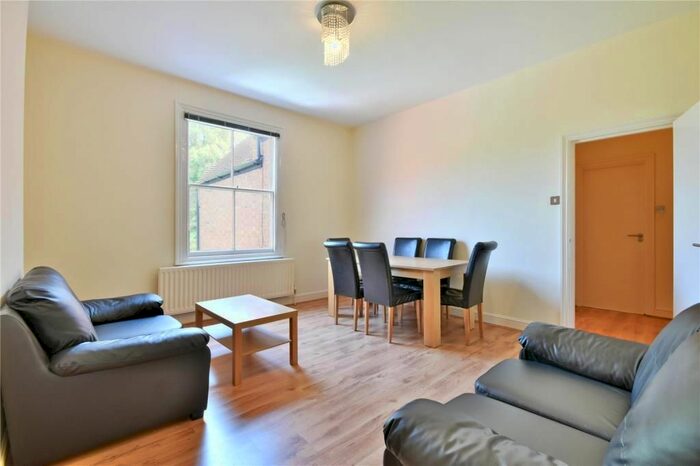 2 Bedroom Flat To Rent In Exeter Road, Mapesbury Estate, London, NW2