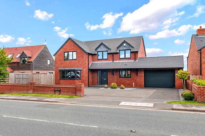 4 Bedroom Detached House For Sale In Stratford Road, Wootton Wawen, Warwickshire, B95
