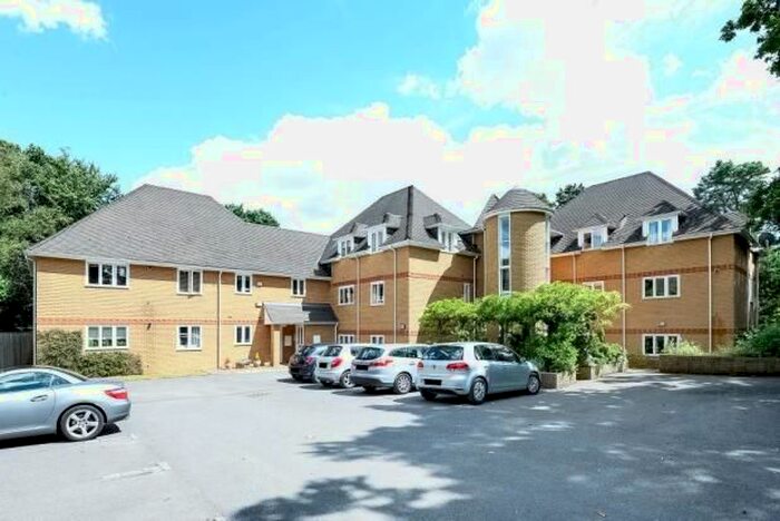 2 Bedroom Flat To Rent In Pine Avenue, Camberley, GU15