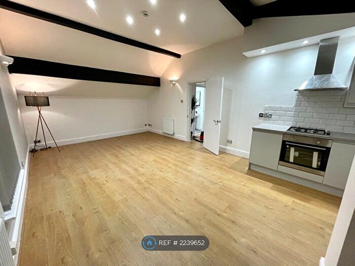 2 Bedroom Flat To Rent In Kremlin Drive, Liverpool, L13