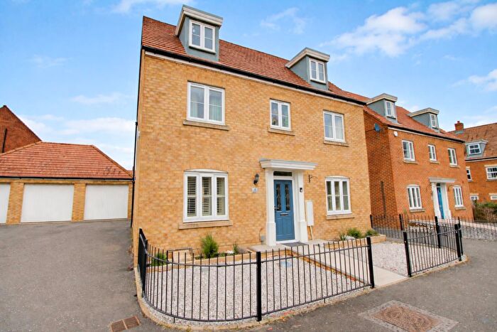 6 Bedroom Detached House For Sale In Egret Drive, Aspen Park, HP3