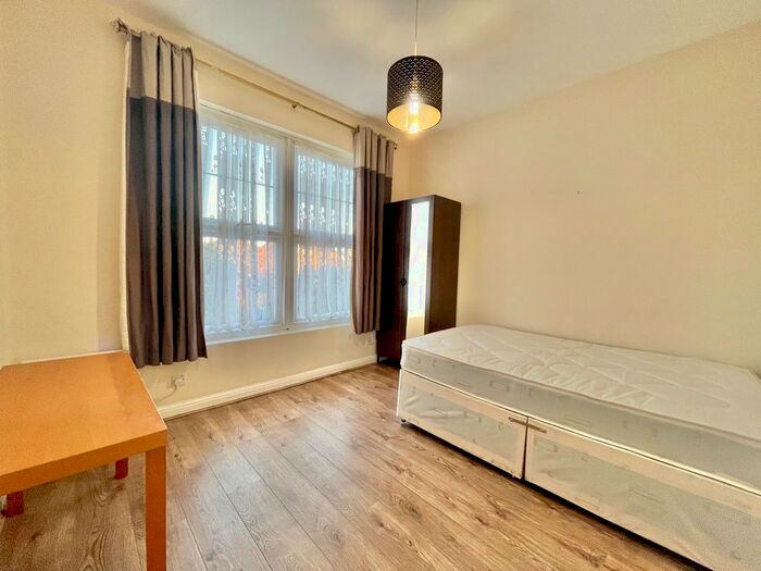 Studio To Rent In Redbourne Avenue, Finchley Central, London, N3