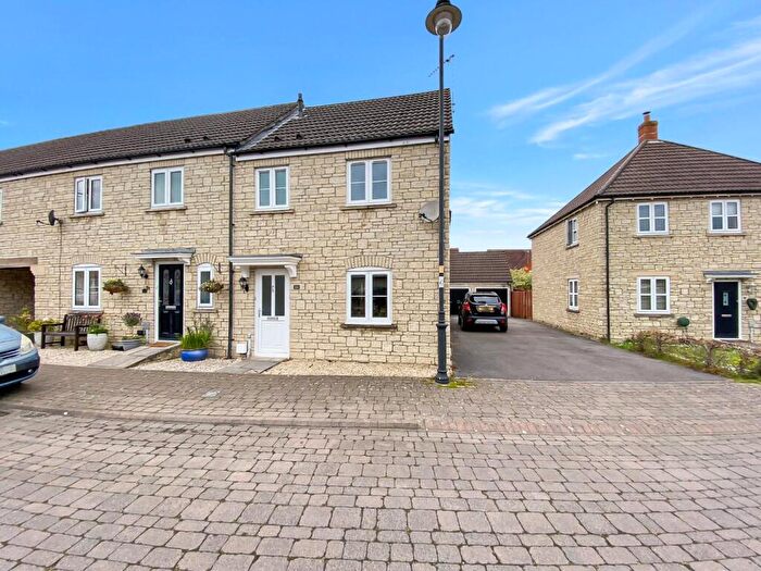3 Bedroom End Of Terrace House For Sale In Honeysuckle Close, Calne, SN11