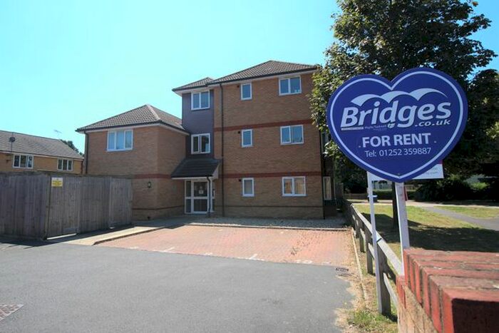 1 Bedroom Flat To Rent In Honey Court, Meadow Road, Farnborough, GU14