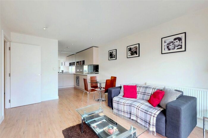 2 Bedroom Flat To Rent In Hudson Building, London, SE10