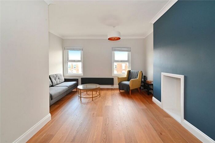 2 Bedroom Flat To Rent In Uxbridge Road, Shepherd's Bush, London, W12