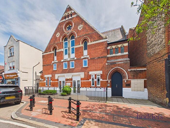1 Bedroom Apartment For Sale In Chertsey, Surrey, KT16