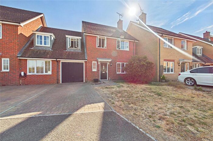 4 Bedroom Link Detached House For Sale In Saxon Gate, Burghfield, Reading, Berkshire, RG30