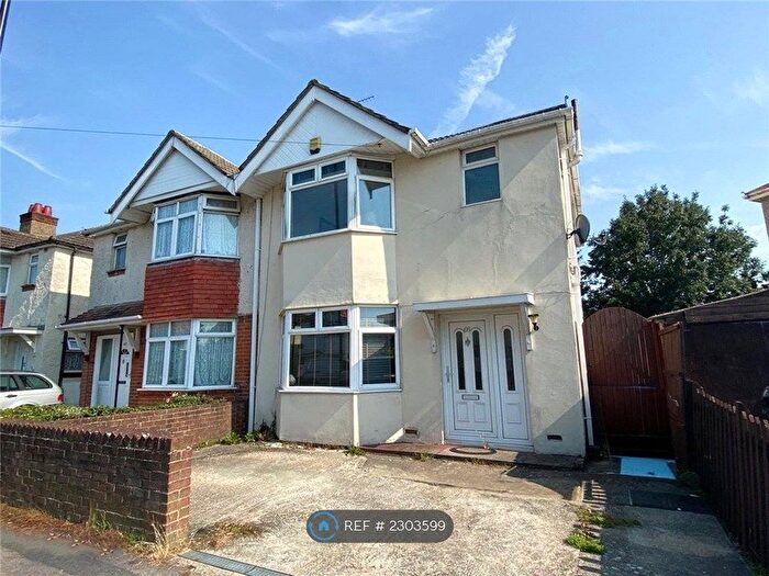 4 Bedroom Semi-Detached House To Rent In Warren Avenue, Southampton, SO16