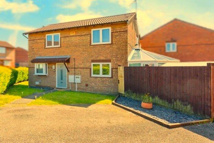 3 Bedroom Property To Rent In Hexham Gardens, Milton Keynes, MK3