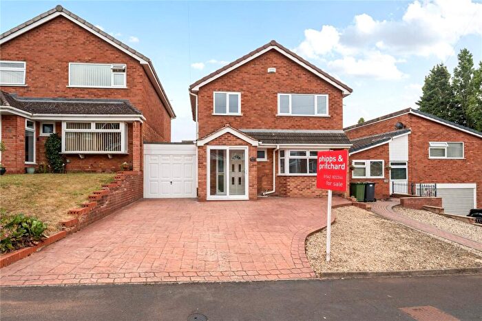 3 Bedroom Link Detached House For Sale In Kestrel Close, Kidderminster, Worcestershire, DY10