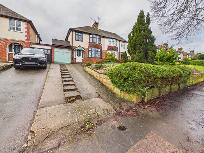 3 Bedroom Semi Detached House For Sale In Oxford Road, Tilehurst, Reading, RG30