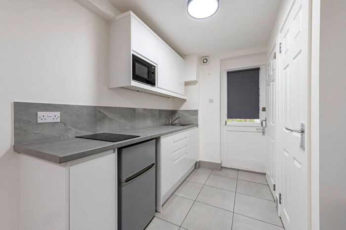 Studio To Rent In Hardman Road, Kingston, Kingston Upon Thames, KT2