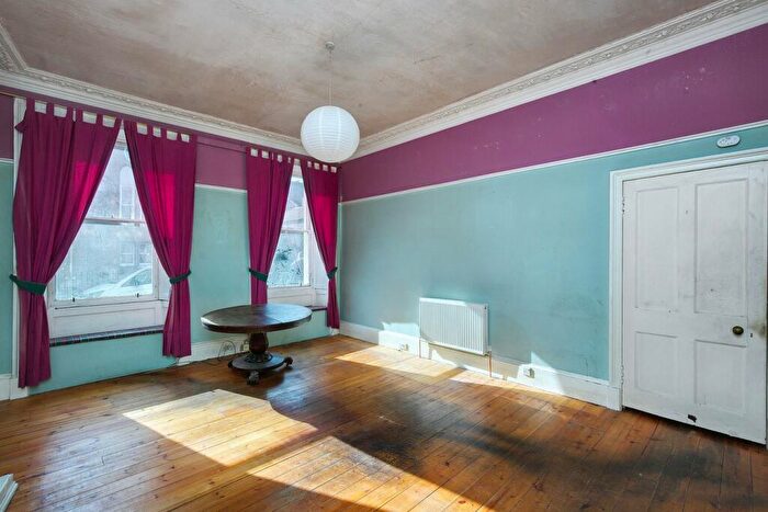 2 Bedroom Flat For Sale In St Stephen Street, Edinburgh, EH3