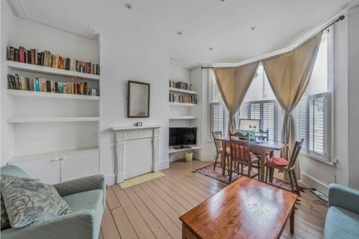 2 Bedroom Flat To Rent In Newton Avenue, Chiswick, London, W3