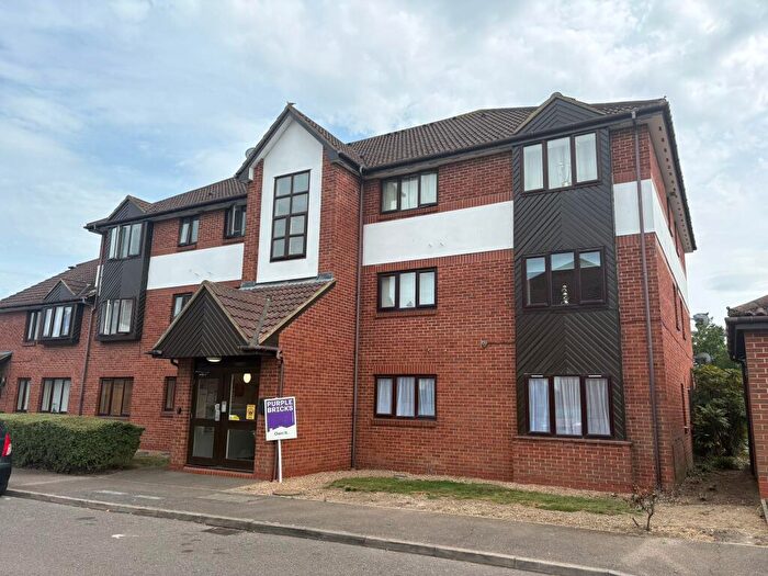 2 Bedroom Flat To Rent In Brimfield Road, Watts Wood, Purfleet, RM19