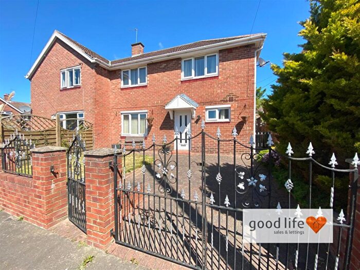 3 Bedroom Semi-Detached House For Sale In Hollinside Road, Nookside, Sunderland, SR4