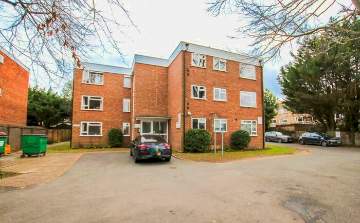 1 Bedroom Flat To Rent In Hinton Road, Wallington, SM6