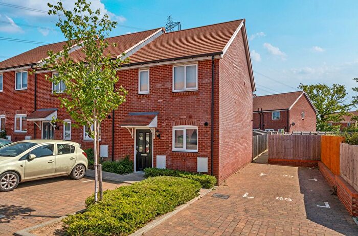 2 Bedroom Terraced House For Sale In Chamberlain Close, Billingshurst, RH14