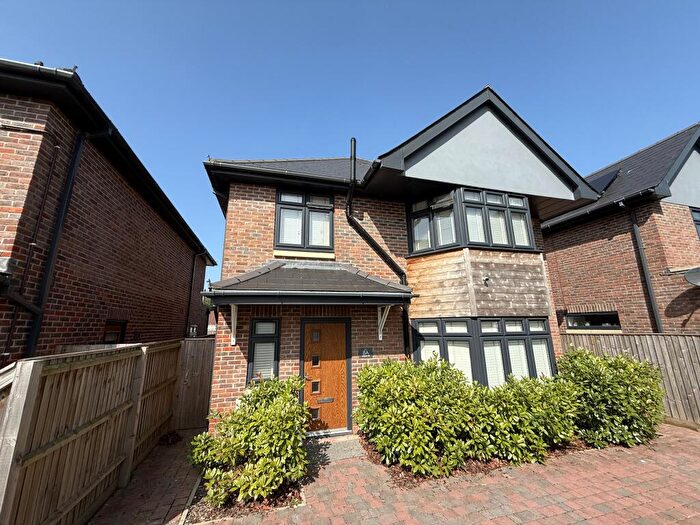 4 Bedroom Detached House To Rent In Gravel Hill, BH21