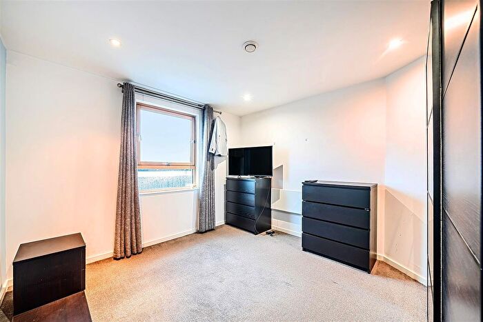 1 Bedroom Flat To Rent In Gateway West, East Street, Leeds, LS9