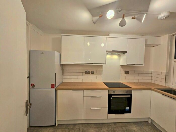 2 Bedroom Flat To Rent In Riverside Close, London, W7