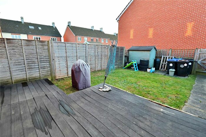 3 Bedroom Terraced House For Sale In Baynton Road, Woking, Surrey, GU22