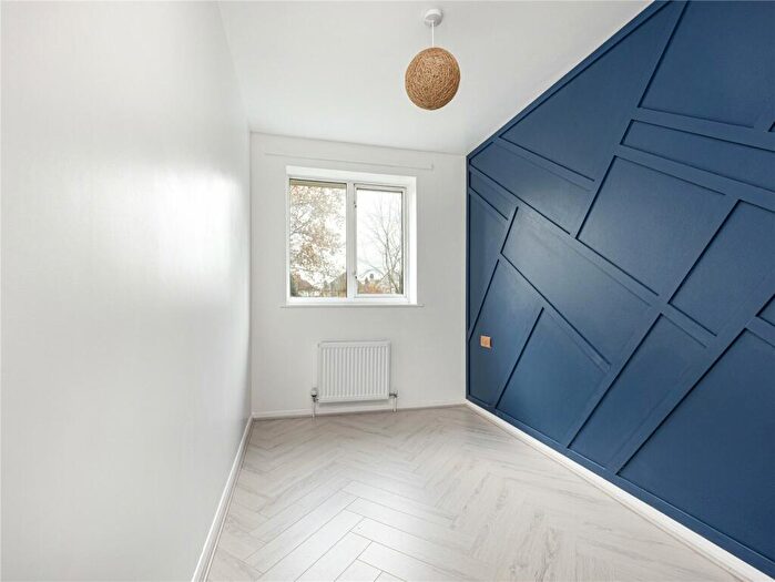 3 Bedroom Terraced House For Sale In Bennetts Close, Mitcham, CR4