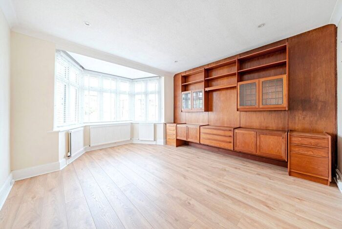 4 Bedroom Semi-Detached House To Rent In Oxford Crescent, New Malden, KT3