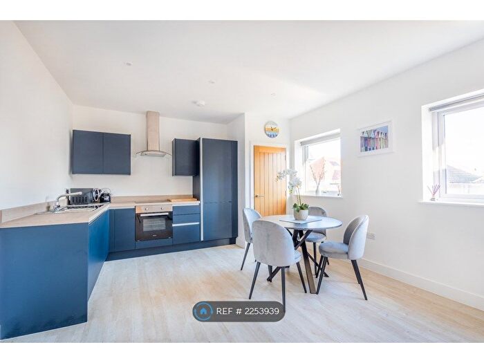 2 Bedroom Flat To Rent In Southwood Avenue, Bournemouth, BH6