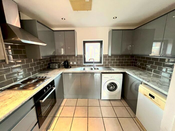 2 Bedroom Apartment To Rent In Rickman Drive, B15