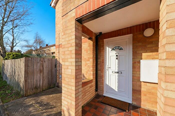 Studio For Sale In Lowdell Close, Yiewsley, West Drayton, UB7