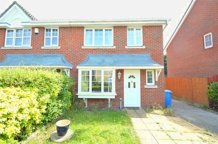 3 Bedroom House To Rent In Heynes Green, Maidenhead, Berkshire, SL6