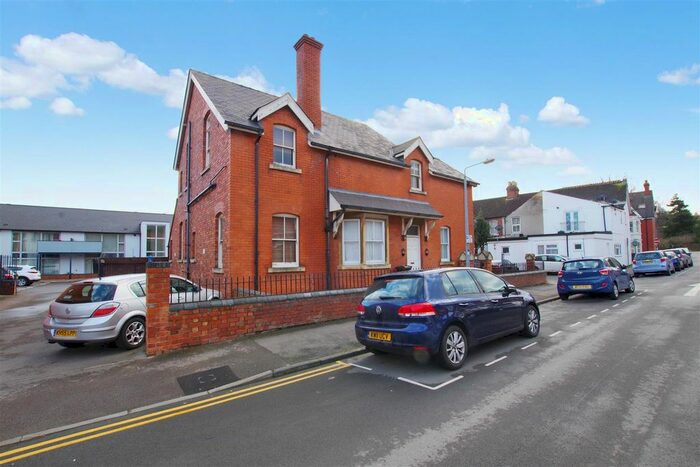 2 Bedroom Flat To Rent In Lincoln Street, Town Centre, Swindon, SN1