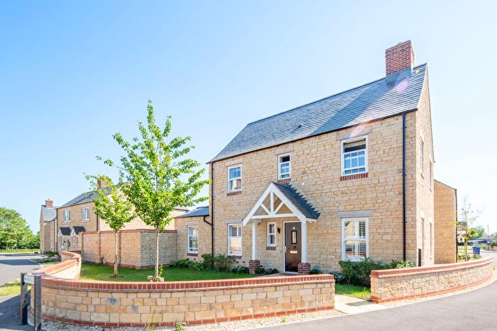 3 Bedroom Detached House For Sale In Ormond Manor Road, Bicester, OX27