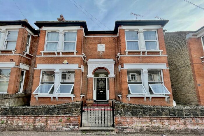 2 Bedroom Flat To Rent In Westborough Rd, Essex, Wes, Essex, SS0