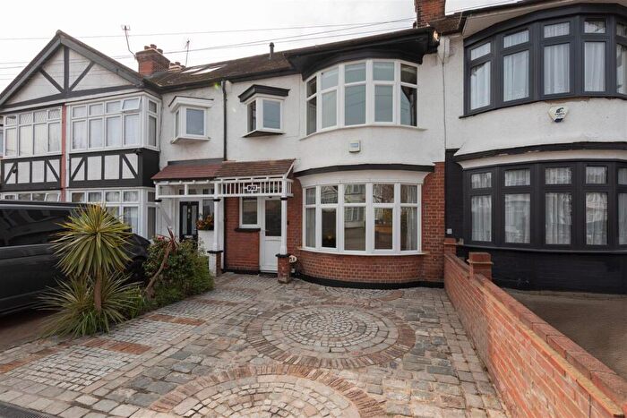 4 Bedroom Terraced House For Sale In Cherrydown Avenue, Chingford, E4