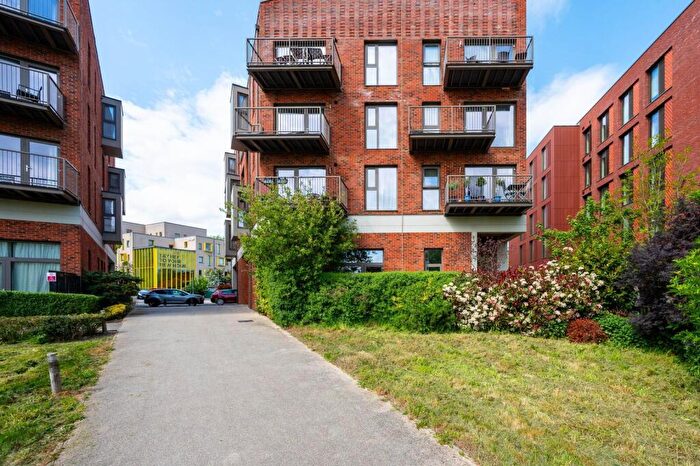 2 Bedroom Flat For Sale In Wey Corner, Guildford, GU1
