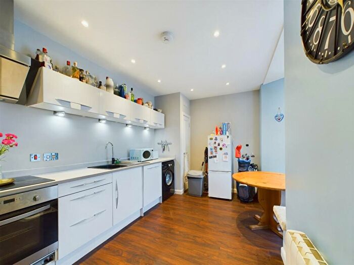 2 Bedroom Flat For Sale In A High Street, Perth, PH1