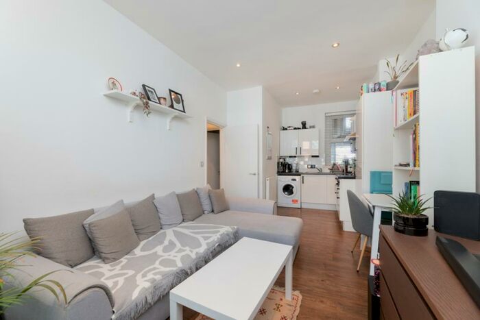 1 Bedroom Flat To Rent In Vicarage Parade, West Green Road, N15