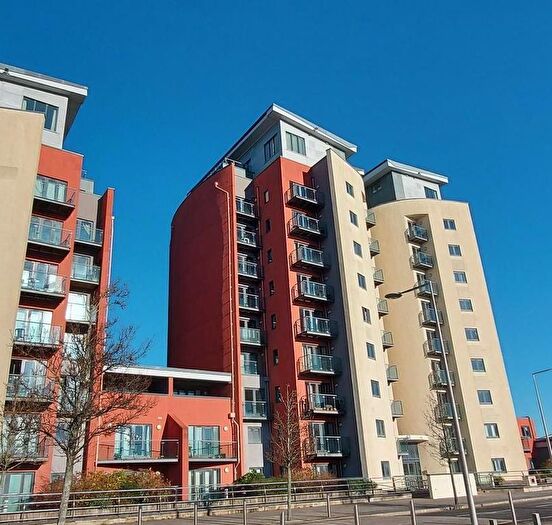 2 Bedroom Flat For Sale In South Quay, Kings Road, Marina, Swansea, SA1