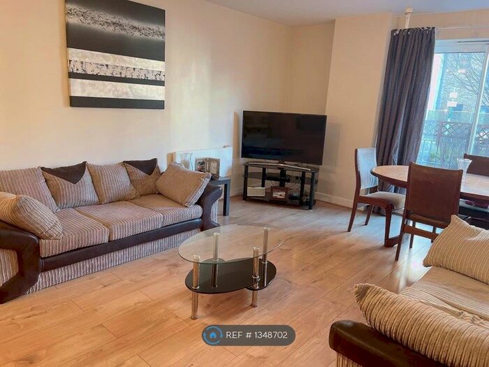 3 Bedroom Flat To Rent In Cherrywood Lodge, London, SE13
