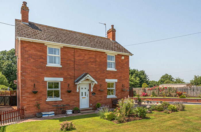 3 Bedroom Detached House For Sale In Honiton Road, Cullompton, Devon, EX15