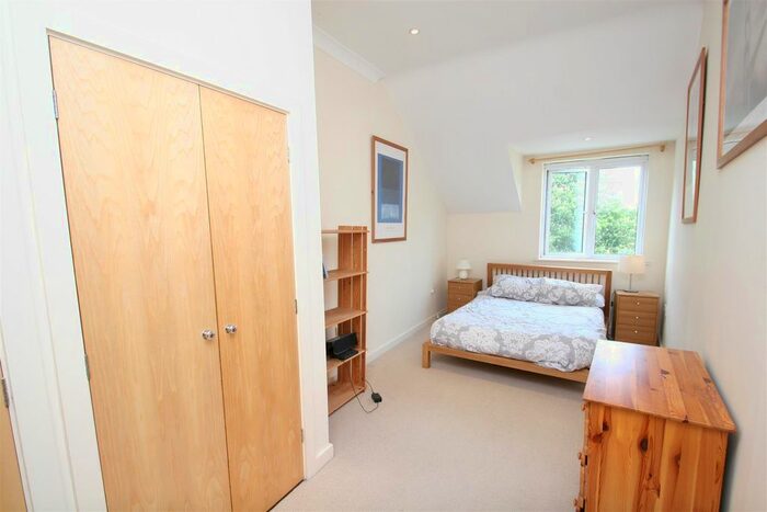 1 Bedroom Flat To Rent In Princes Way, London, SW19
