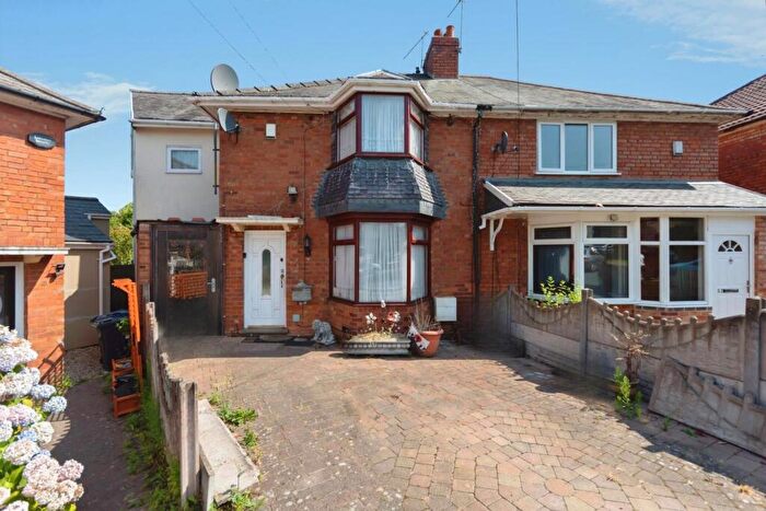 4 Bedroom Semi-Detached House For Sale In Lockton Road, Birmingham, West Midlands, B30