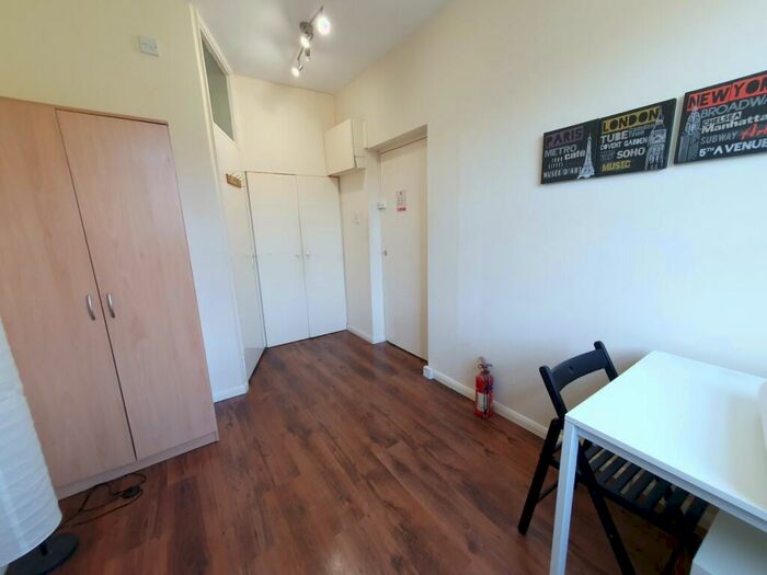 Flat To Rent In Offord Road, Islington, N1