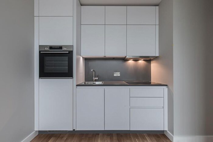 1 Bedroom Flat To Rent In Flat Gerard Court, NW2