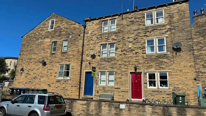 2 Bedroom Cottage To Rent In Garth Fold, Idle, Bradford, BD10